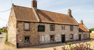White Horse pub at Holme-next-the-Sea in Noroflk.